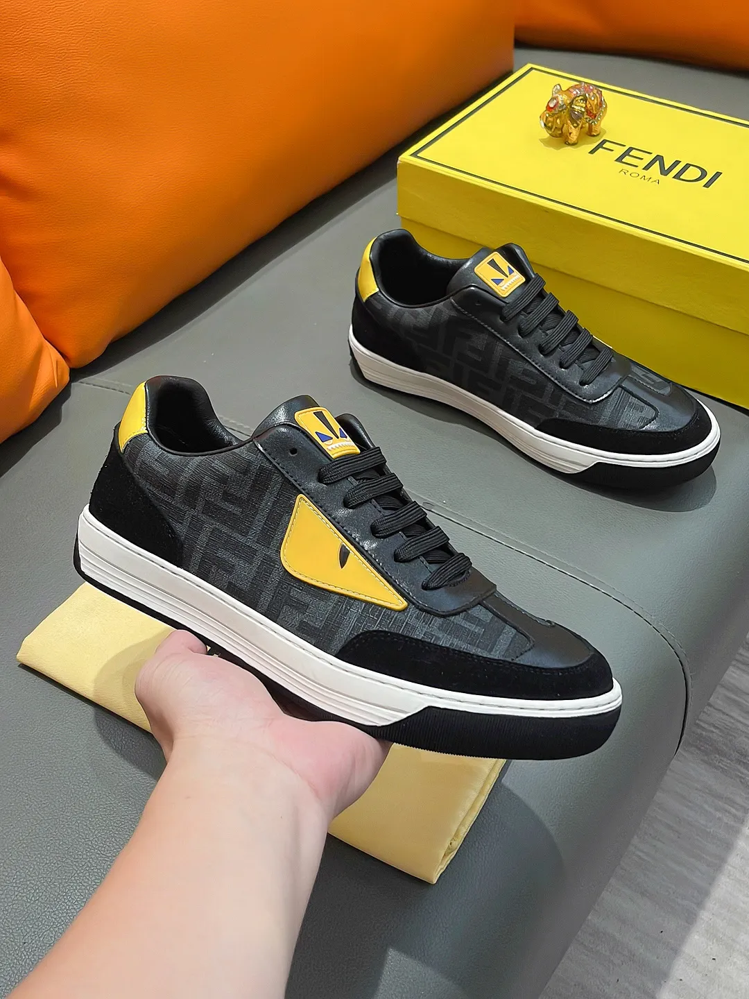 Men's shoes FENDI "Fendi" P400 Regular size: 38-44 (casual shoes) Product materials: Selected cowhide upper, soft sheepskin lining; original outsole.